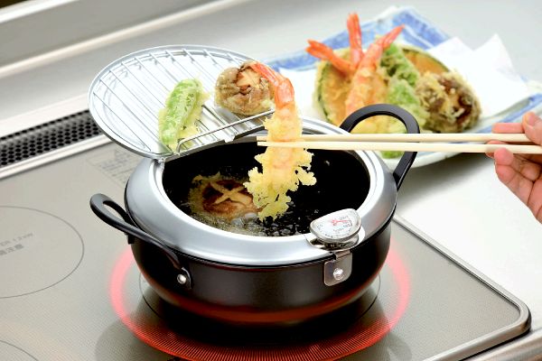 [燕三条いいもの小路]鉄製蓋付天ぷら鍋