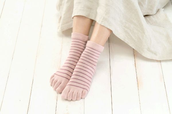 麻のやすらぎ5本指ボーダーソックス