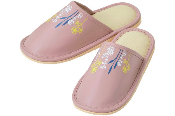 履き口の広いトイレ用スリッパ