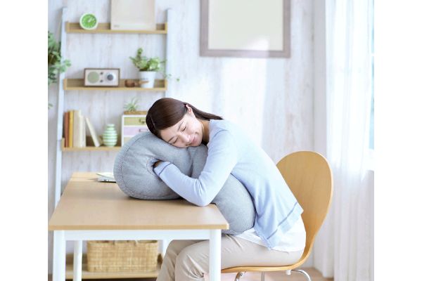 【ネット限定】[西川]パワーナップピロー　　Ｈｕｇ