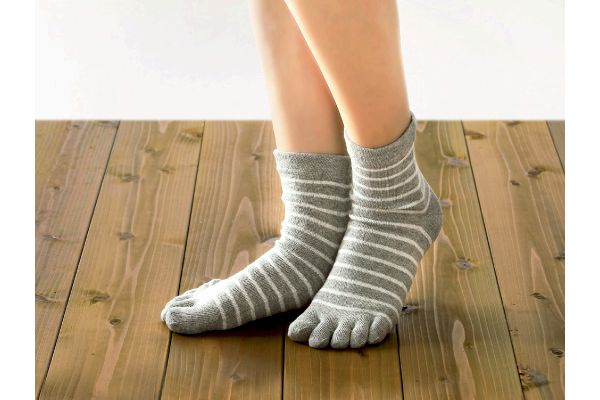 匠の技こだわり　綿の5本指ボーダーソックス