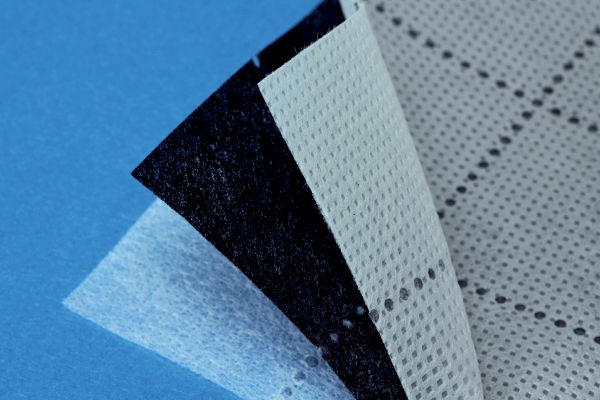 中身が見える　活性炭クローゼットカバー