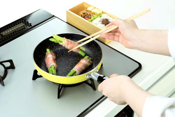 カナリヤマーブルフライパン