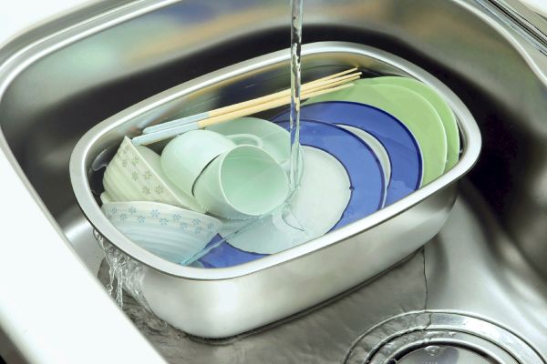 ステンレス製の小判型洗い桶　足付