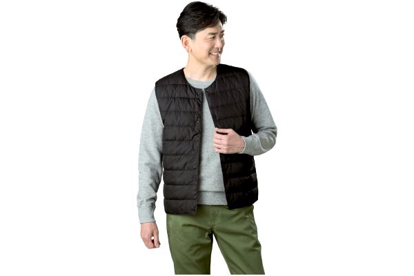ふわっと軽いメンズダウンベスト