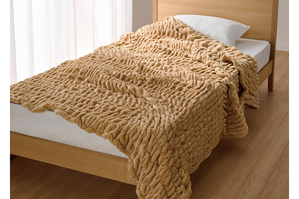 やさしく体を包み込む吸湿発熱ケット