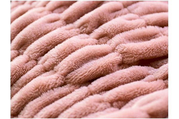 やさしく体を包み込む吸湿発熱ケット