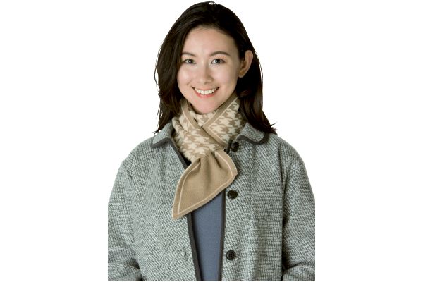 クルクル巻いて通すだけマフラー