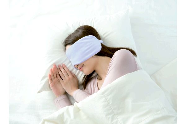 耳までとろける濃密パフアイマスク