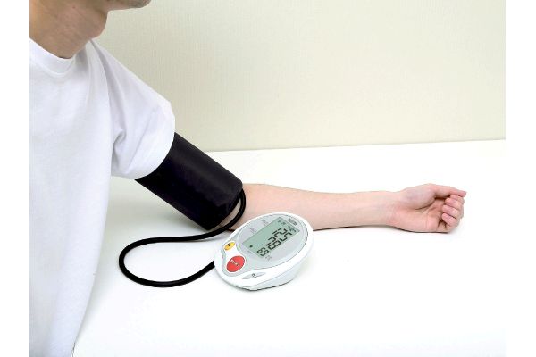 タニタ　上腕式血圧計