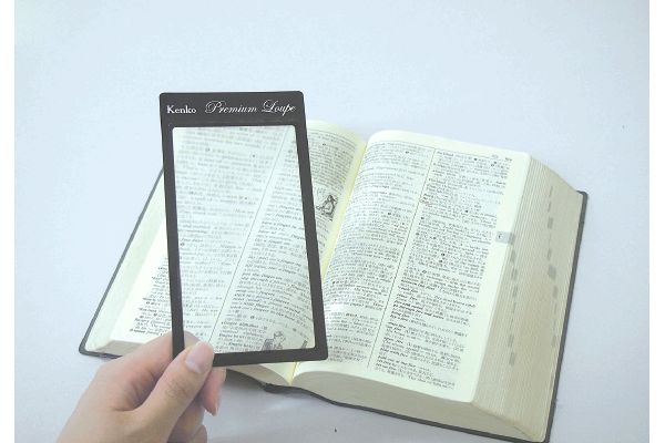 極薄　読書に最適拡大鏡