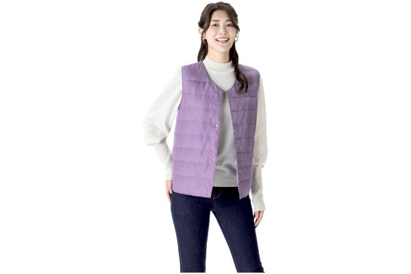 ふわっと軽いダウンベスト