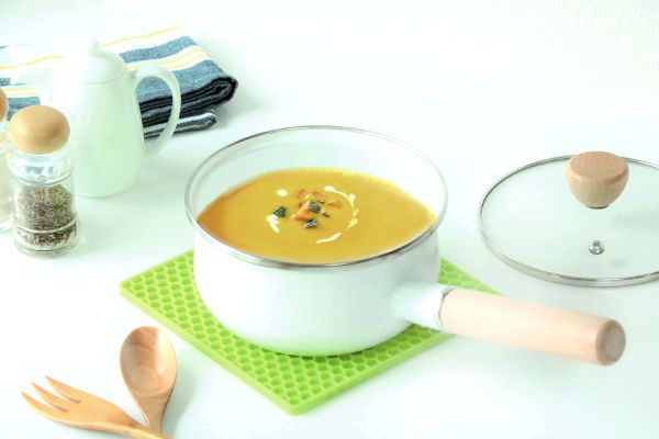 便利なシリコン鍋敷き