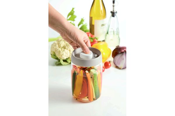 押すだけ簡単真空キャニスター