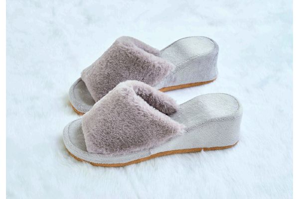 ヒールスリッパふわふわファー グレー