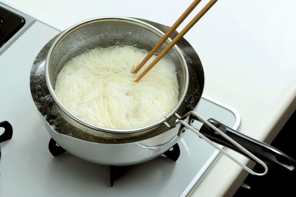 ゆであげザル２０ｃｍ　便利でごザル