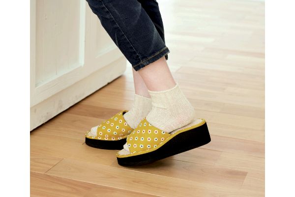 家事らく厚底スリッパ