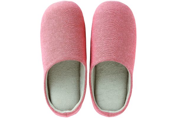 つま先上がりのシャンブレースリッパ　レッド Ｍ（22〜24.5cm）