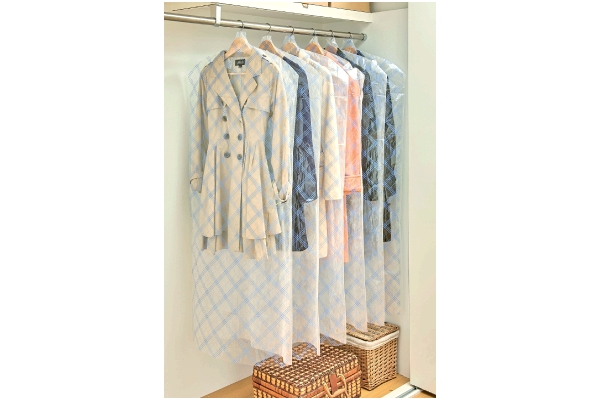 １年防虫中身が見えるカバー