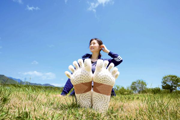 ［アディダス］ツートーン滑り止め付５本指ソックス　レディース