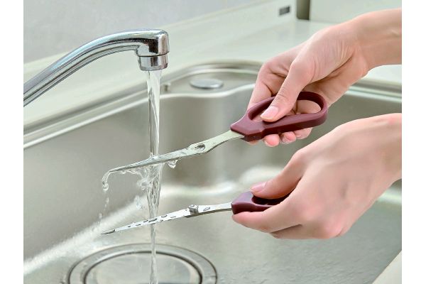 先細スパッと！キッチンはさみ