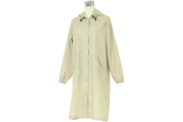 サッと羽織れる　はっ水レインコート M〜Lベージュ
