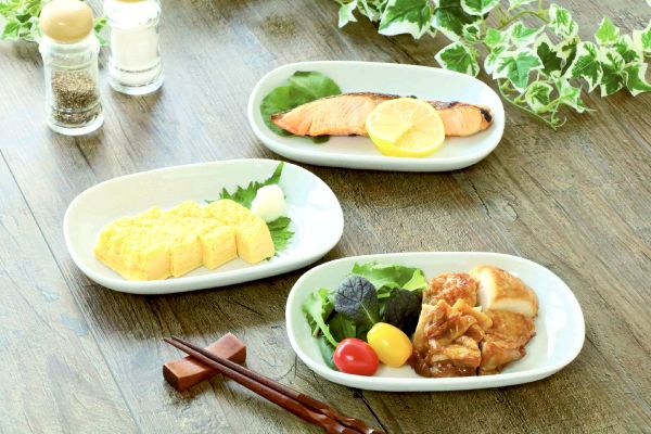 町のレストランの楕円皿