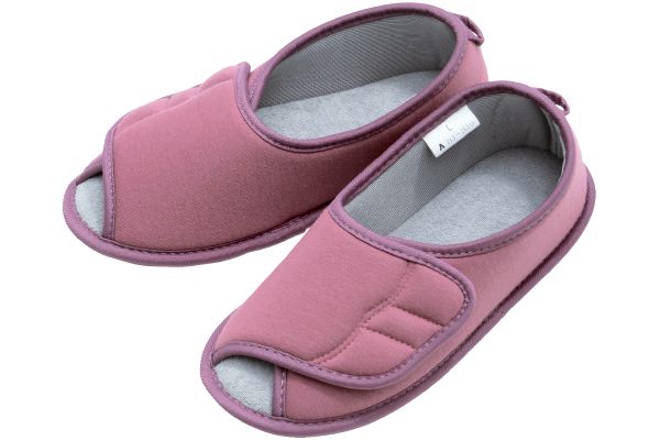 たんぽぽ日和ルームシューズ前開き　ワイン Ｍ２２．０〜２３．０ｃｍ