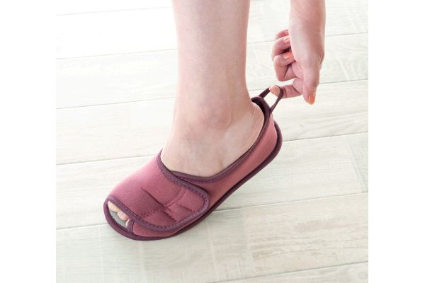 たんぽぽ日和ルームシューズ前開き　ワイン