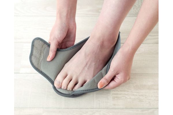 たんぽぽ日和ルームシューズ前開き　グレー