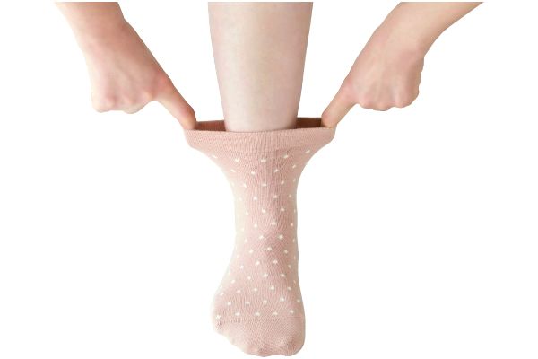 匠の技こだわり　綿のドット柄ソックス