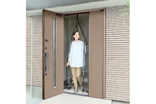 風が通る玄関網戸カーテン