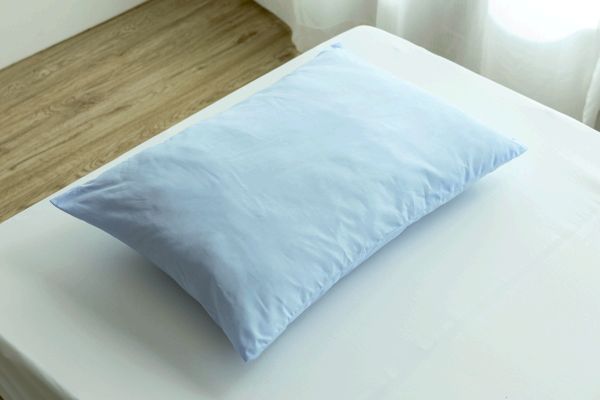 洗える３孔中空わた入りまくら ４３×６３ｃｍブルー