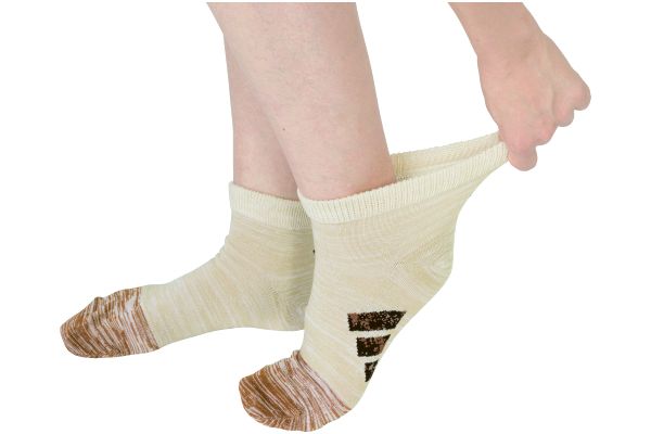 ［アディダス］ゆったり消臭ツートーンソックス