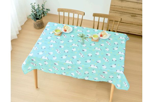 はっ水テーブルクロス　シマエナガ １２０×１４５ｃｍ