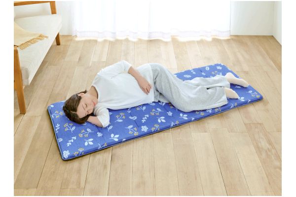 コンパクトになる！６つ折りごろ寝マット