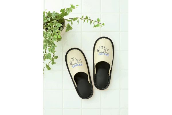 履き口の広いトイレ用スリッパ