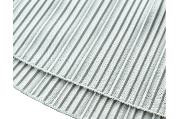 シワになりにくいワイドパンツ