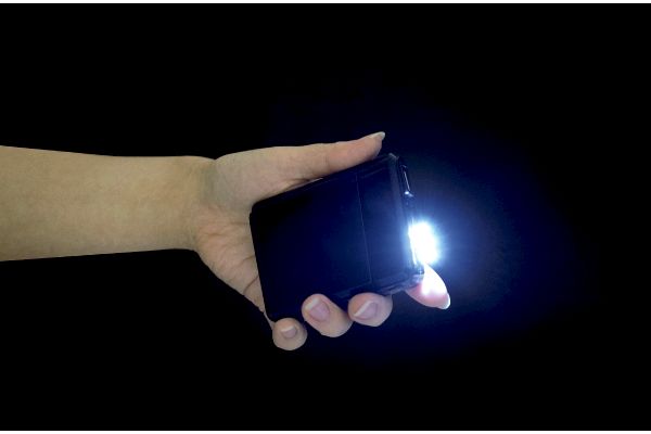 ＬＥＤライト付き乾電池式充電器