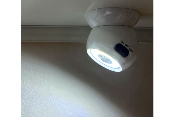 ＣＯＢどこでもセンサーライト
