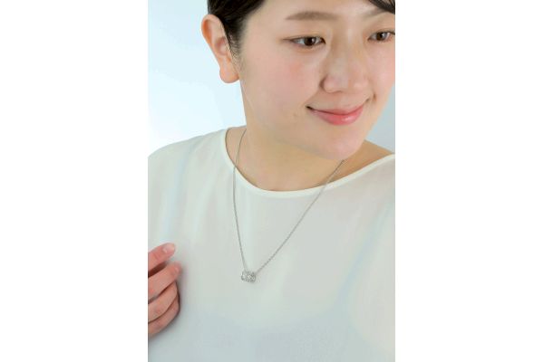 透かし模様ペンダント