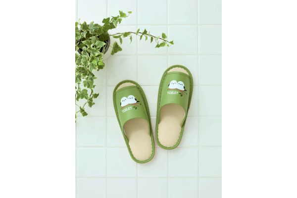 履き口の広いトイレ用スリッパ