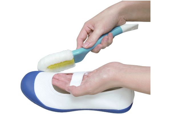 激落ちくん泡だちシューズブラシ