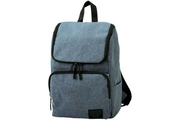 出し入れスムーズな軽量リュック