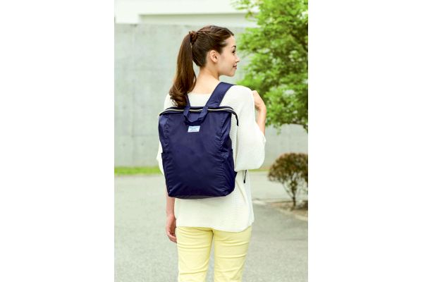手の平サイズに畳めるリュック