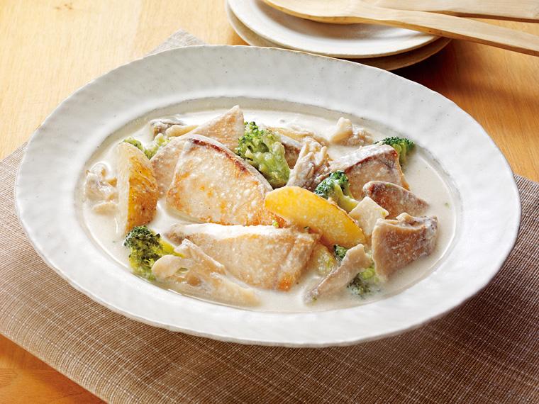 おかずキット　【冷凍】骨とり鮭のクリーム煮セット 350g（魚130g（6〜7切）、野菜170g、ソース50g）